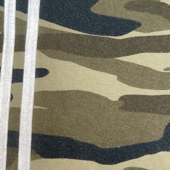 Size 2 Torrid Full Length Camo Signature Waist Double Side Stripe Legging - Picture 5 of 6